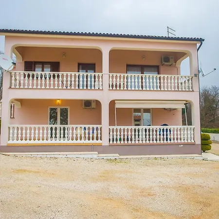 Koraca * Kirmenjak